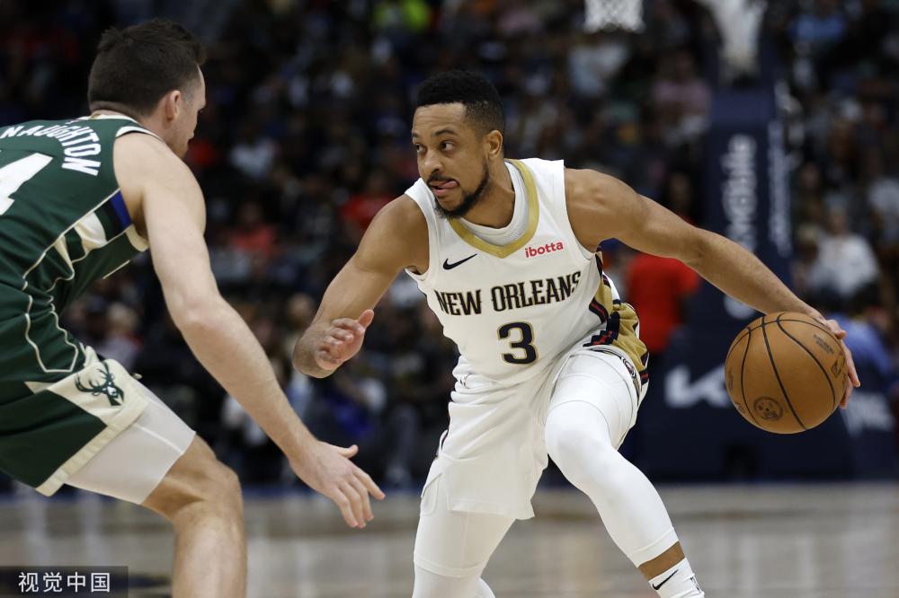 右路的边锋 右路的边锋