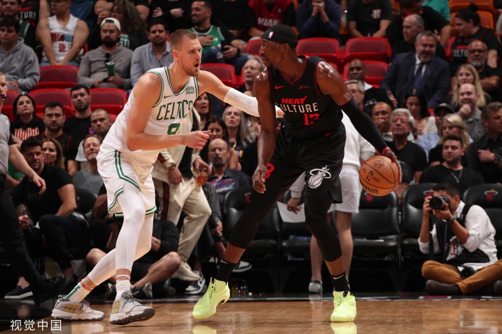 韩国队占据 韩国队占据